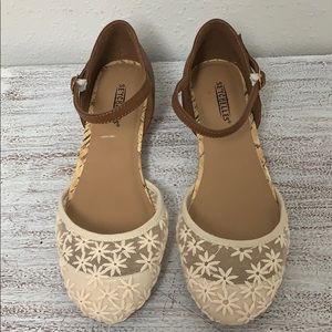 Seychelles Begonia Floral Lace Toe Low Wedge
